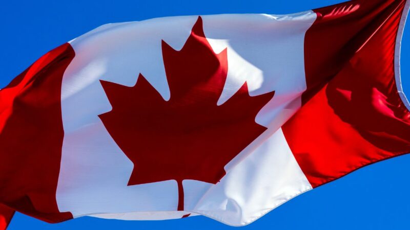 Un immigrant passe le meilleur jour de sa vie en tant que nouveau citoyen canadien
